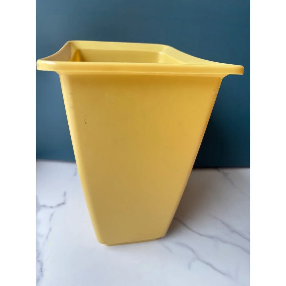 Vintage Rubbermaid 2952 Yellow Daisy Wastebasket Trash Can Retro Floral Plastic